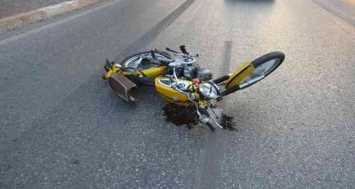 Ağaca çarpan motosiklet sürücüsü hayatını kaybetti