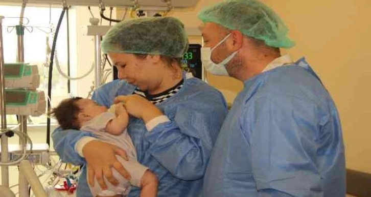Dört aylık bebeğin 300 binde bir görülen rahatsızlığı Konya’da şifa buldu