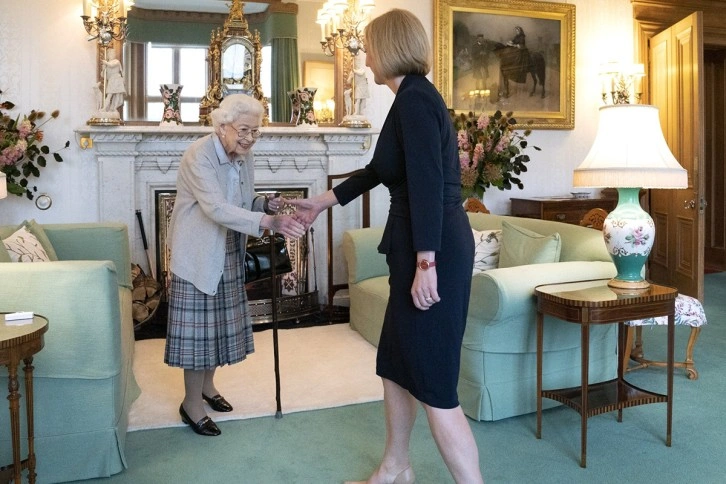 İngiltere'nin yeni Başbakanı Liz Truss, Kraliçe ile görüştü