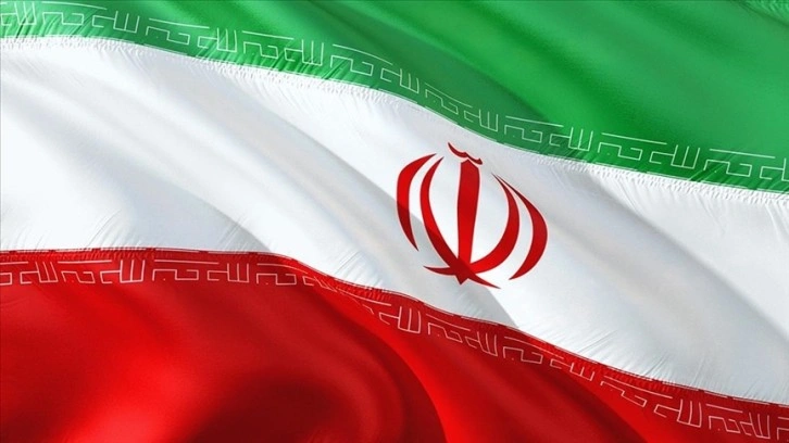 İran, tutukladığı iki Fransız'ı 