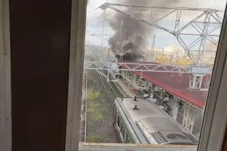 Japonya’da tren istasyonunda yangın