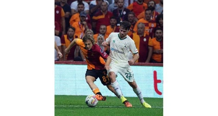 Kazımcan Karataş ve Hamza Akman ilk resmi maçına çıktı