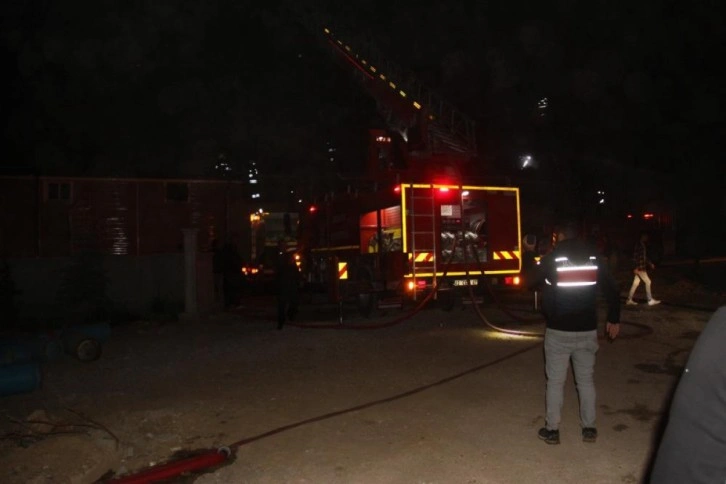 Konya’da balık fabrikası alev alev yandı