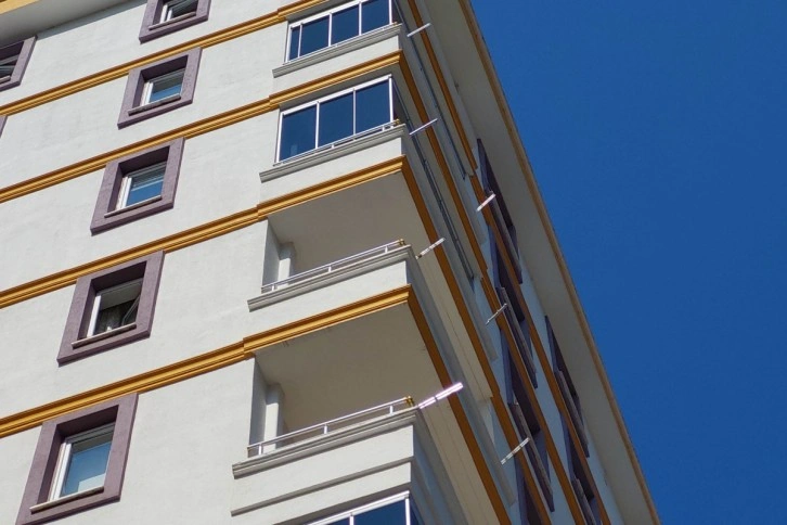 Samsun’da 7. katın balkonundan düşen 1,5 yaşındaki çocuk hayatını kaybetti