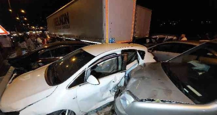 Samsun'da feci kaza: 23 araç birbirine girdi, 18 kişi yaralandı