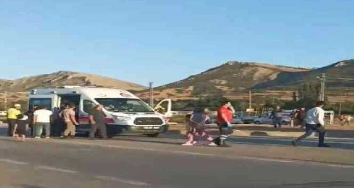 Tokat'ta okul servisi ile hafif ticari araç çarpıştı: 10 yaralı