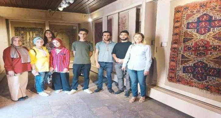 Üniversite öğrencilerinden halı ve kilim müzesine ziyaret