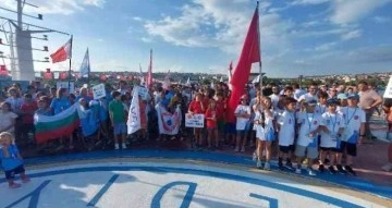 8 ülkenin katılımıyla uluslararası yelken yarışları kortej yürüyüşü ile başladı