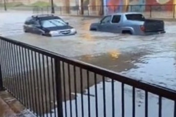 ABD’de şiddetli yağış: Rögarlar patladı, caddeler sular altında kaldı