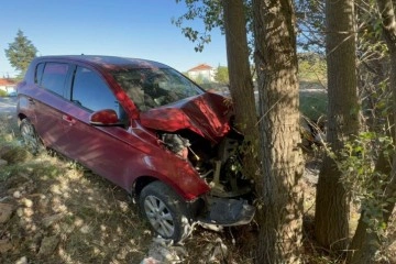 Afyonkarahisar’da 2 otomobilin çarpıştığı kazada sürücüler yaralandı