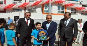 Akşehir Belediyesi’nden 2 bin 500 çanta ve kırtasiye seti