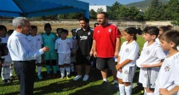 Akşehir Onur Günü U12 Futbol Turnuvası, çekişmeli maçlara sahne oluyor