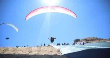 Ali Dağı’nda yamaç paraşütü heyecanı