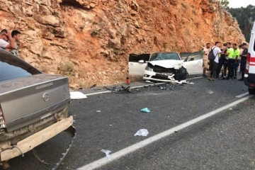 Antalya’da zincirleme trafik kazası: 4 yaralı