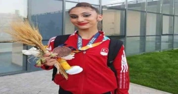 Antalyasporlu cimnastikçiler sahneye çıktı