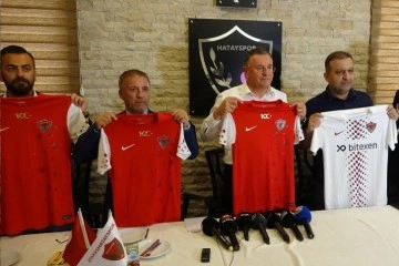 Atakaş Hatayspor’un yeni sezonda giyeceği formalar basına tanıtıldı