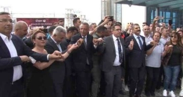 Ataşehir Belediyesi çalışanları yüzde 110’luk zammı başkanla halay çekerek kutladı