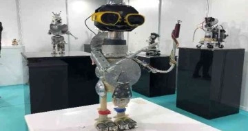 Atıklar sanat eseri robotlara dönüştü