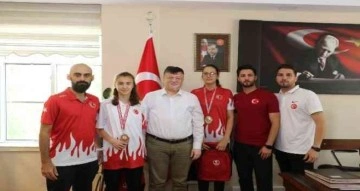 Aydın Gençlik ve Spor İl Müdürü Fillikçioğlu başarılı sporcuları ödüllendirdi