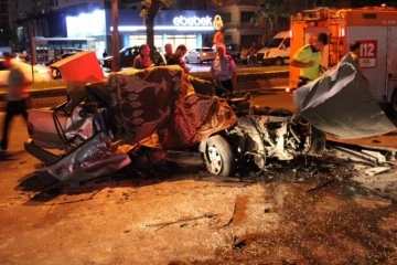 Aydın'da otomobil halk otobüsüne çarptı: 1 ölü, 3 yaralı