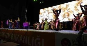 Bakan Ersoy, Anadolu Ateşi Dans Grubu’nun ’Troya’ gösterisini izledi