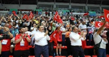 Bakan Kasapoğlu ve Başkan Altay, Voleybol Milli Takımı’nın sevincine ortak oldu