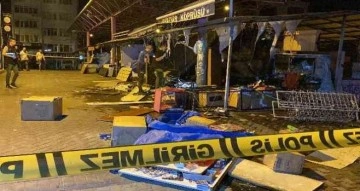 Bakırköy’de kitapçı dükkanı alev alev yandı