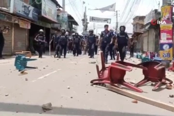 Bangladeş'te hükümetin istifasını isteyen protestocular polisle çatıştı: 1 ölü, 50 yaralı