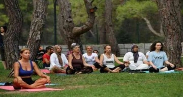 “Barışa evet” sloganıyla yoga yaptılar