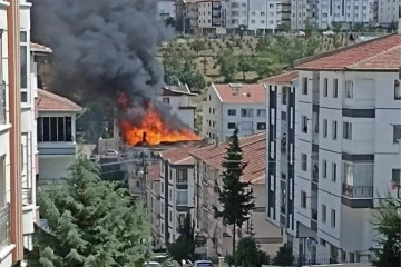 Başkentte çatı yangını korkuttu