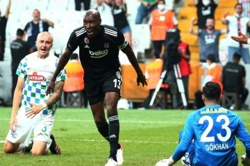 Beşiktaş, Atiba'yla 1 yıllık sözleşme imzaladı