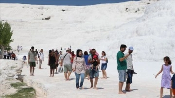 'Beyaz cennet' Pamukkale'yi bayram tatilinde 110 bin kişi ziyaret etti