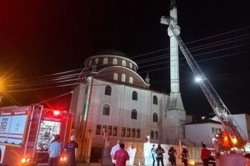 Cami minaresinde yangın çıktı