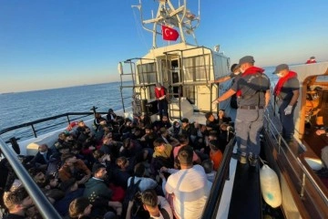 Çanakkale açıklarında 84 düzensiz göçmen yakalandı