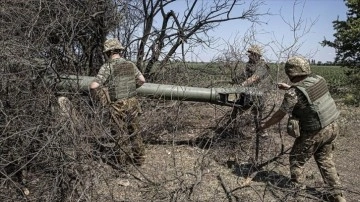 Cephedeki Ukrayna topçu bataryalarının faaliyetlerini AA görüntüledi