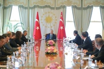Cumhurbaşkanı Erdoğan, Beşiktaş Kulübü Başkanı ve yönetim kurulu üyelerini kabul etti