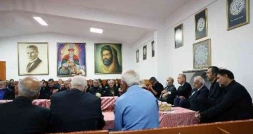 Cumhurbaşkanı Erdoğan cemevinde Alevi dedeleriyle birlikte iftar yaptı