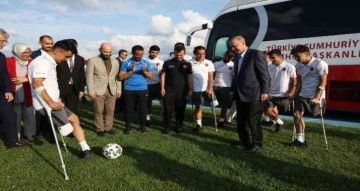 Cumhurbaşkanı Recep Tayyip Erdoğan, Ampute Futbol Takımı’nı ziyaret etti