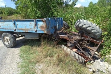 Devrilen traktörün altında kalan sürücü hayatını kaybetti!