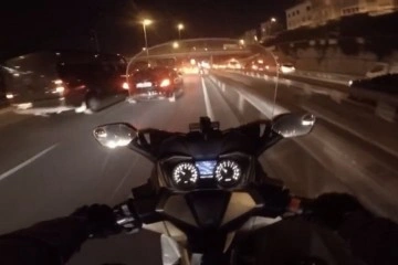 E-5 Karayolu’nda motosikletlinin ölümden döndüğü kaza kamerada