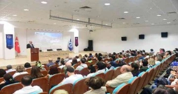 Eğitim Fakültesinin 40. yılına özel konferansta “Değişen Toplumda Öğretmenlik” konuşuldu