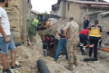 Erzincan’da göçük, 1 işçi kurtarılmaya çalışılıyor