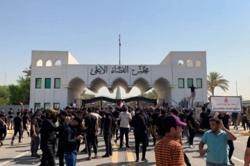 Irak’ta Sadr destekçilerinden yargı konseyi önünde protesto