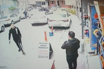 İstanbul’da baba ve çocuğuna dehşeti yaşatan silahlı maganda kamerada