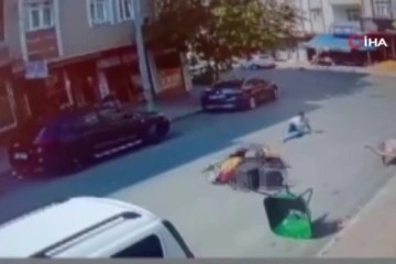 İstanbul’daki iki farklı kuryenin kazası kameraya yansıdı