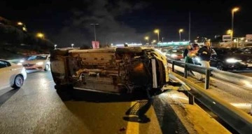 Kağıthane’de meydana gelen trafik kazasında otomobil yan yattı: 1 yaralı