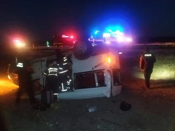 Karapınar'da şarampole devrilen minibüsteki 6 kişi yaralandı