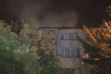 Kayseri’de çatı yangını 3 saatlik çalışmayla söndürüldü
