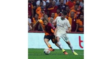Kazımcan Karataş ve Hamza Akman ilk resmi maçına çıktı