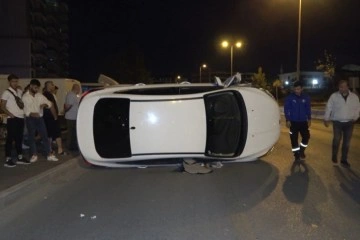 Kırıkkale'de iki otomobil çarpıştı: 1'i polis, 5 yaralı